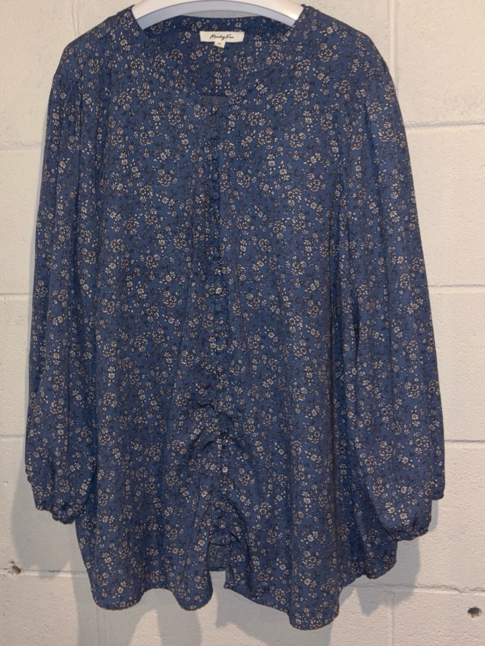 Monday Fun Women’s 3X Blue White Floral Button Up Long Sleeve Bouse Top